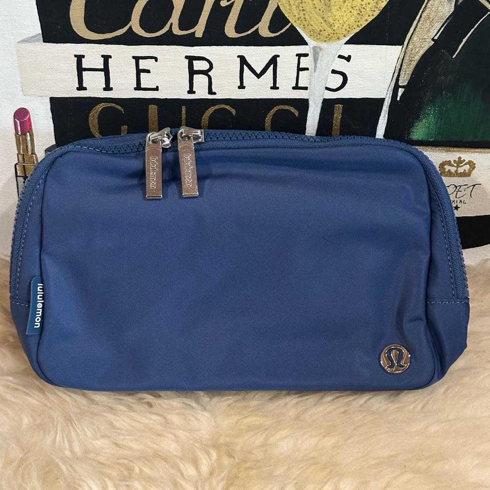 🔥 NWT Lululemon Athletica Everyday Belt Bag Size XL - Picture 4 of 8